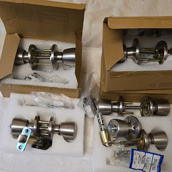Home Goods:!Door KNOBS 8 PIECES - Picture 1 of 5